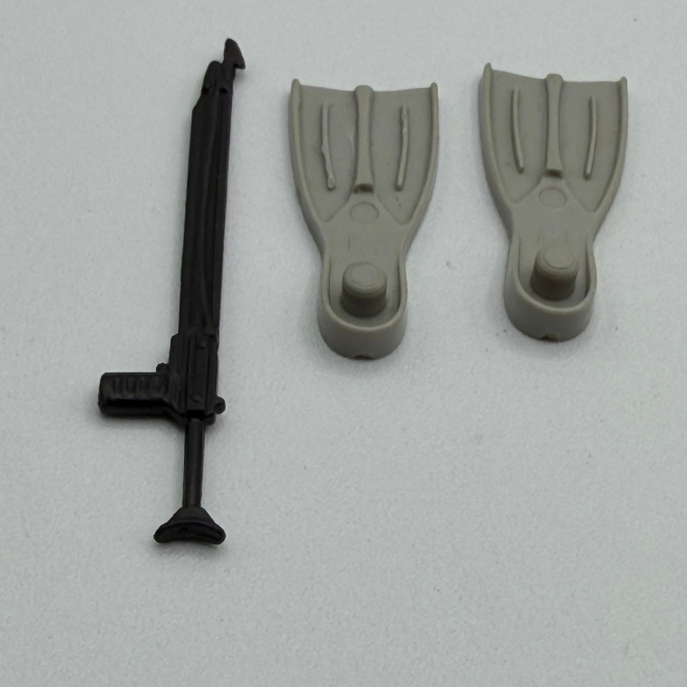 Vintage 1985 GI Joe Eels Frogman Accessories Speargun and Gray Fins Cobra Lot - Picture 3 of 7